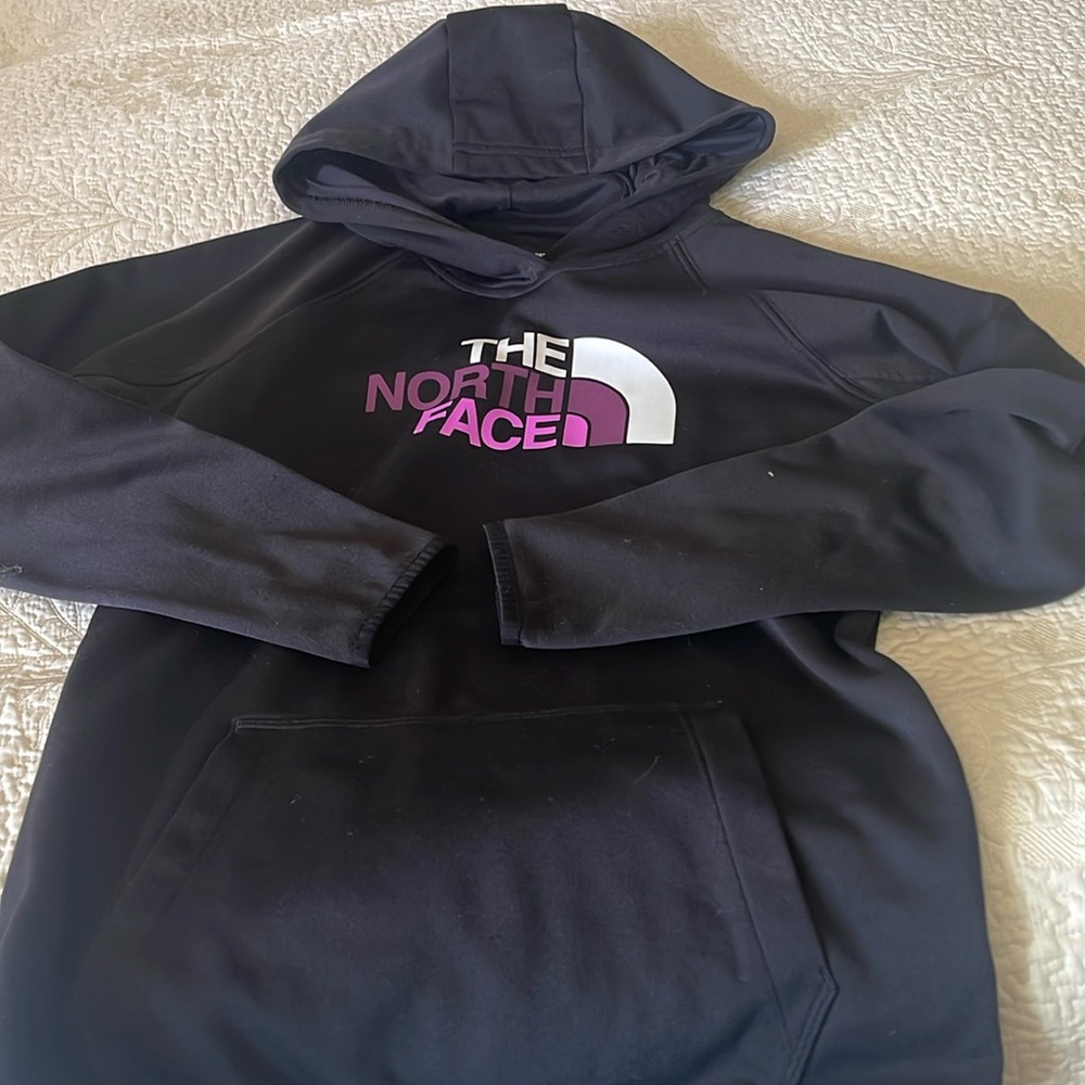 The north face hoodie size M used. Good condition only wear few times.